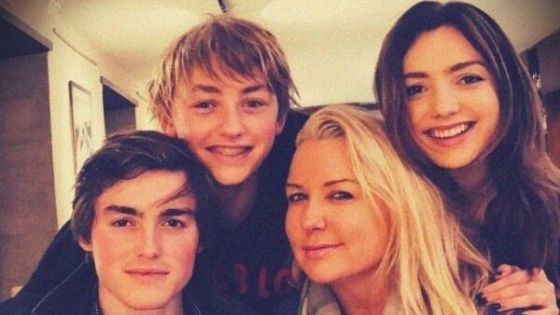Best 13 Photos Of Peyton List With Her Brothers & Parents