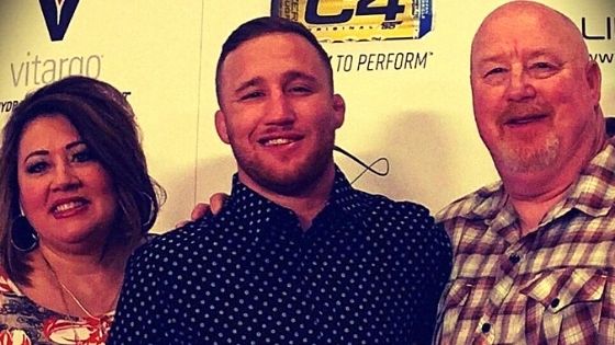 Rare Pics Of Justin Gaethje's Twin Brother, Parents & Sisters
