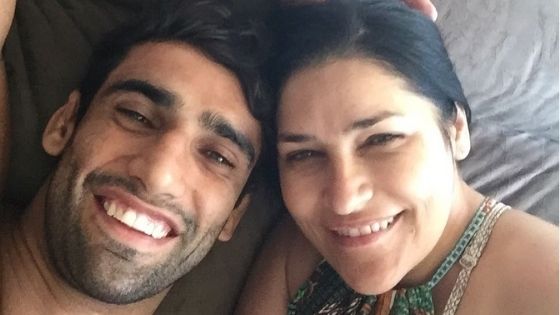 Rare Pics of Leandro Lo With His Beautiful Mother & Sister